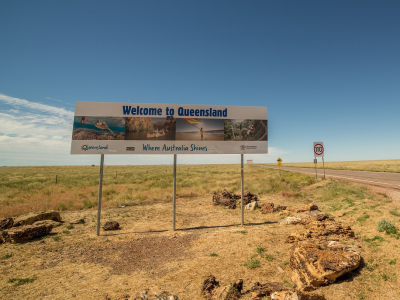 Image of the Welcome to Queensland sign