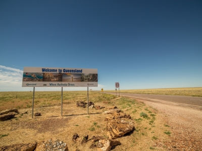 Image of Welcome to Queensland sign