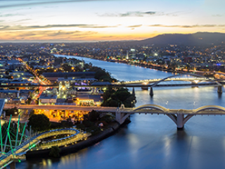 Image of the Brisbane river and skyline