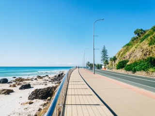 Blog Thumbnail: Kirra footpath and road towards Coolangatta on the Gold Coast 